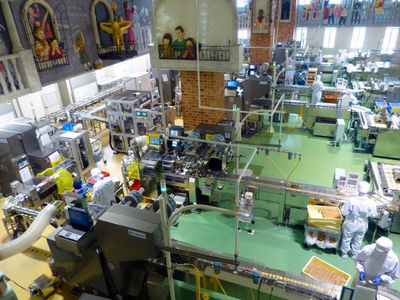 vente-VALDEBLORE-min_japan_sapporo_chocolate_factory_label_packaging_cookie_machine_operators-961509
